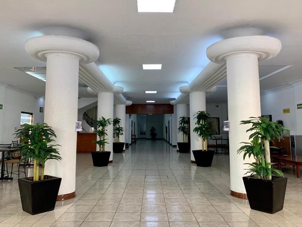 Hotel Capri De Leon Mexico Zewnętrze zdjęcie