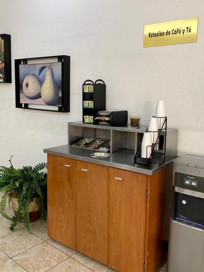 Hotel Capri De Leon Mexico Zewnętrze zdjęcie